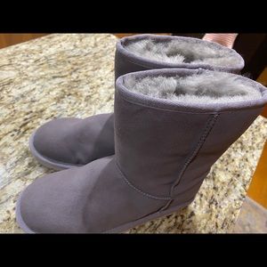 New Koolaburra by UGG Women’s Grey Kooks Short Sheepskin Boots